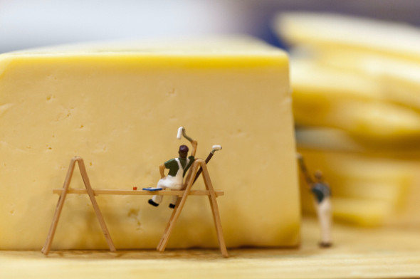 Com direito a andaimes, o queijo como obra de arte. 